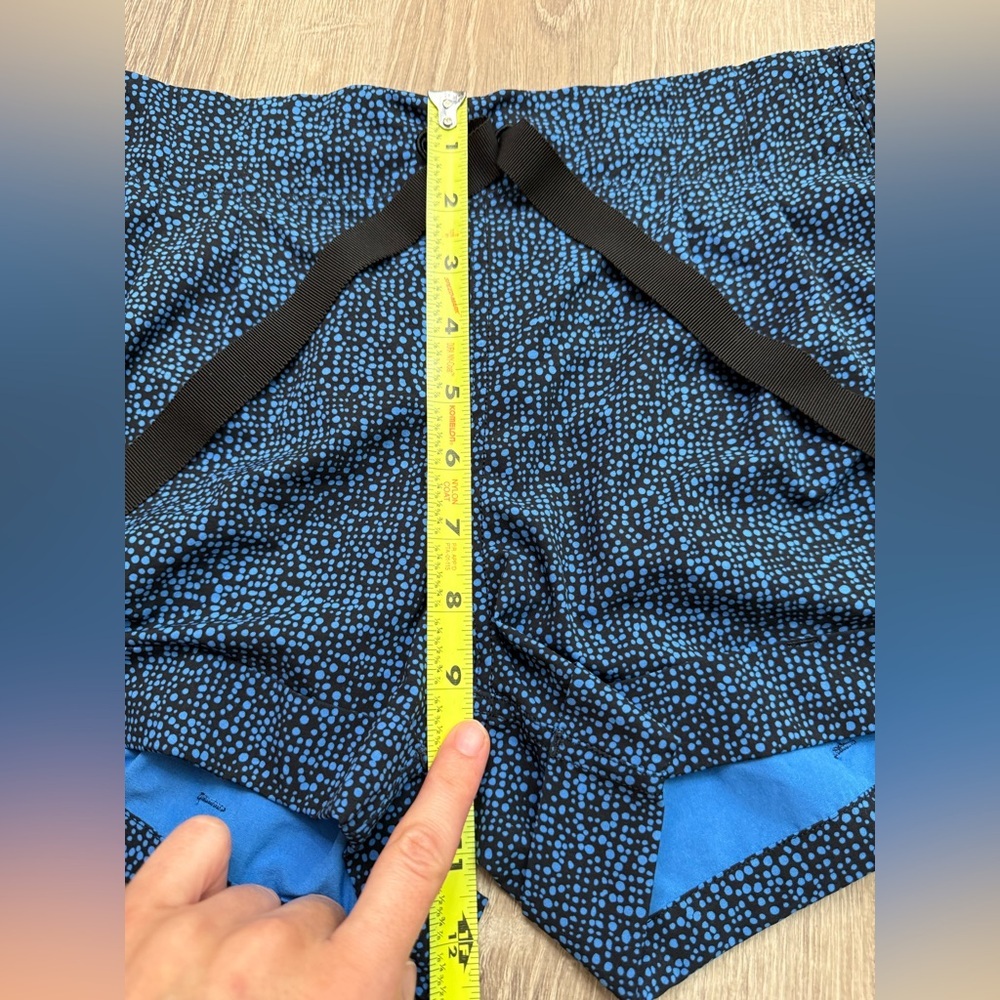 Lululemon Spring Break Away Short | Size 8 - Picture 8 of 10